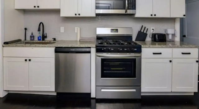 Апартаменты Modern Three Bedroom Condo - Near Boston