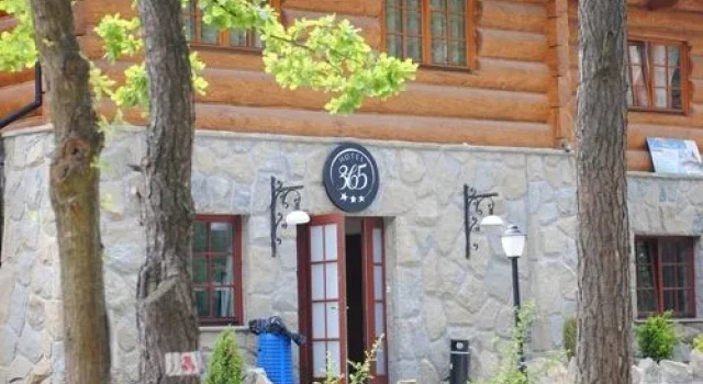 Hotel 365