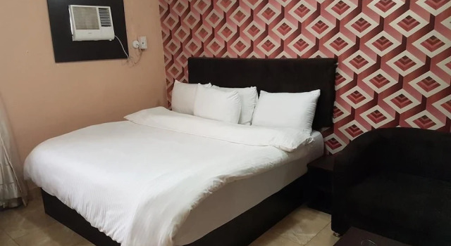 Студия Eddy Vic Hotel