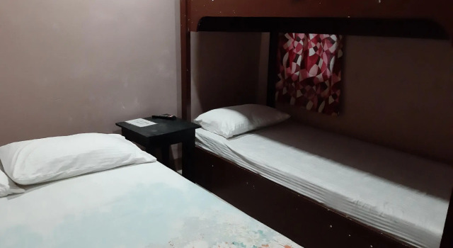 Кровать в общем номере OYO 712 Island Hop Nido Hostel