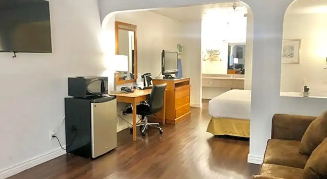 Люкс SureStay Plus Hotel by Best Western Albuquerque I40 Eubanks