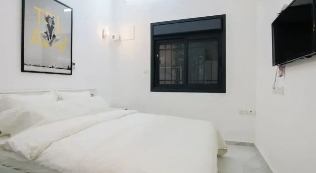 Апартаменты 1 BR with Patio in City Center by FeelHome