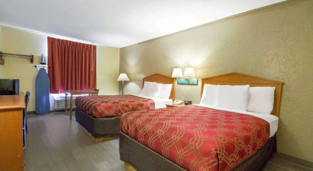 Четырёхместный номер Standard Econo Lodge Lansing - Leavenworth