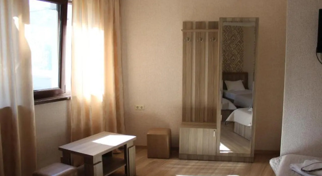 Camera quadrupla Standard con balcone Emis Hotel