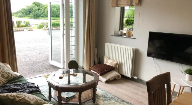 Апартаменты Ardhowen Bay lakefront holiday accommodation