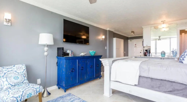 Студия Islander East Condominiums
