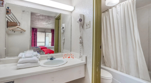 Четырёхместный номер Standard OYO Hotel Brownwood Hwy 67