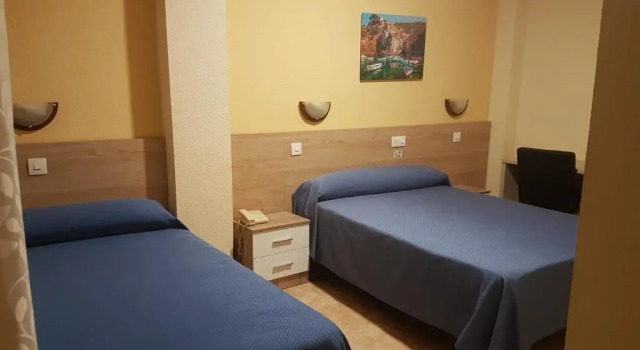 Трёхместный номер Standard Hostal El Altet