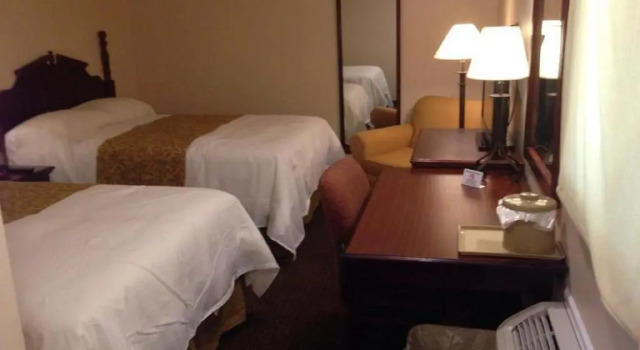 Четырёхместный номер Standard Watkins Motel