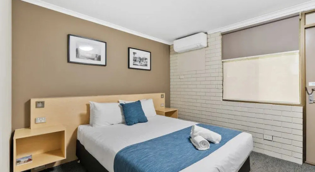 Morayfield Tavern & Motel