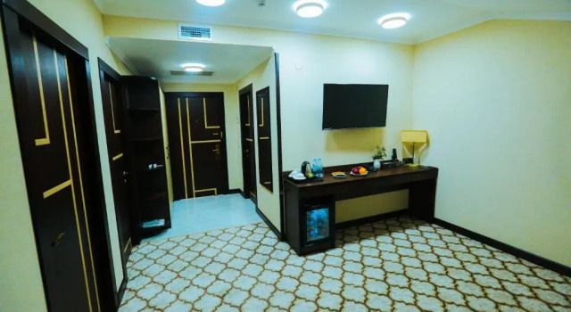 Трёхместный номер Economy Royal Grand