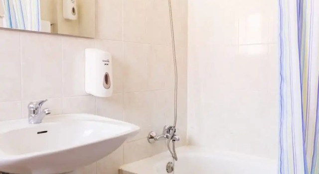 Четырёхместный семейный номер Standard с балконом Atlantic Lodge