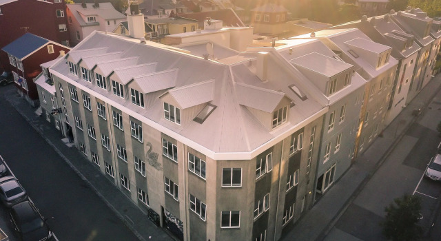 The Swan House by Heimaleiga, Забронировать Апарт-отель Отели Рейкьявика 3 звезды, рядом с Концертный зал и конференц-центр Harpa, 3*