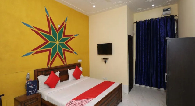 OYO 24108 Bamyan Hotel, Забронировать Отель Гургаон Gurgaon Region, рядом с Apollo Tyres Ltd