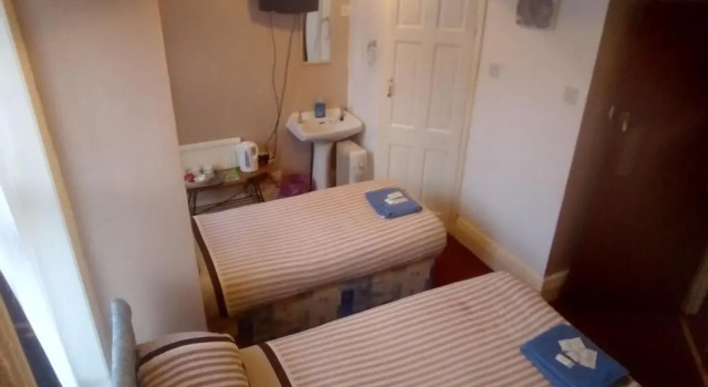 Трёхместный номер Standard MyRoomz Golden Strand Hotel