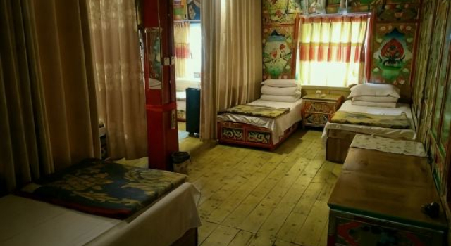 Кровать в общем номере Kangding Kangxin Business Chinese Inn