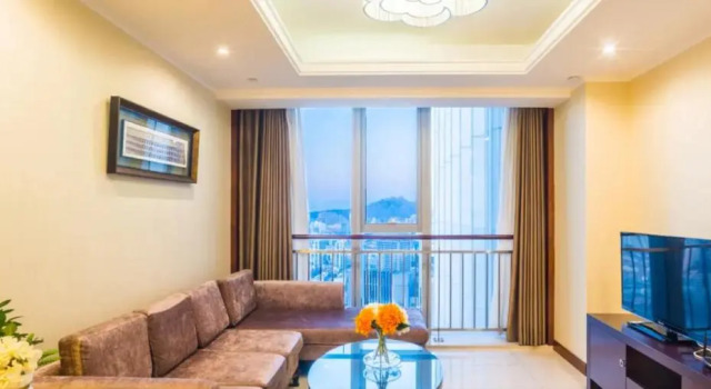 Люкс Executive Qingdao Jinshan We+ Holiday Apartment (Wusi Square)
