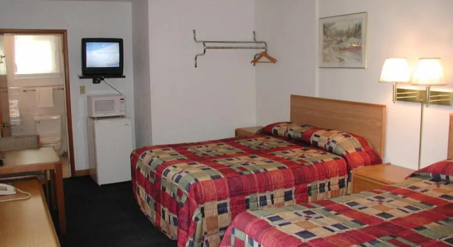 Четырёхместный номер Standard Valley Inn - Lebanon Oregon
