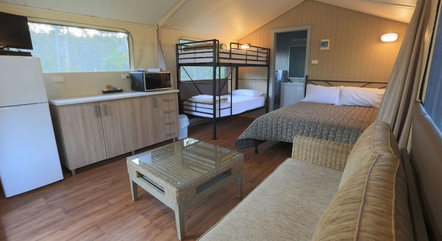 Тент с видом на озеро NRMA Myall Shores Holiday Park