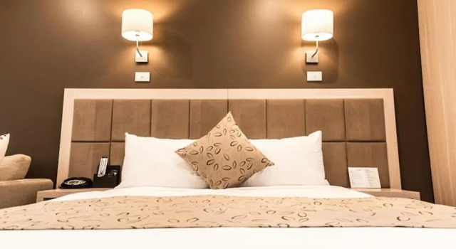 Номер Premium The Waverley International Hotel