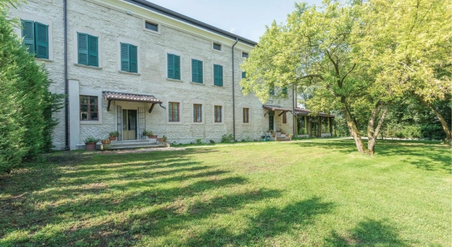 Corte La Pila, Book Hotel 4-Star Hotels in Goito, 4*