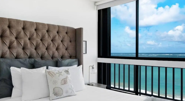 Maria Beach 1BDR Oceanfront Pool Parking, Забронировать Апартаменты/квартира Отели Каролины с парковкой, Парковка