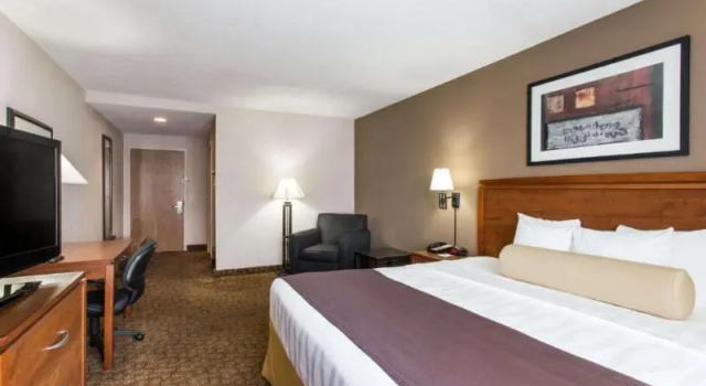 Трёхместный номер Standard Days Inn & Suites by Wyndham Fort Pierce I-95