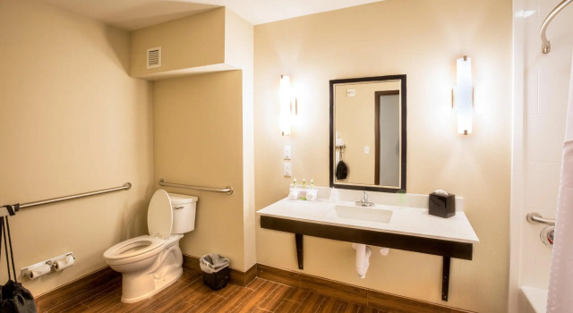 Двухместный люкс Holiday Inn Express Wichita South by IHG