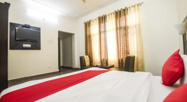 OYO 30855 Hotel Royal Residency