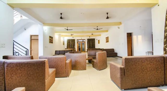 Kumar's White House Hotel, Забронировать Отель Отели штата Карнатаки 3 звезды, 3*
