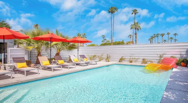 Коттедж Lloyd by Avantstay Palm Spring Paradise w/ Pool, Large Yard & Table Tennis! Permit#3779