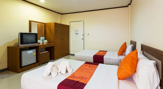 KYP Hotel โรงแรมขุนยูวเพลส, Забронировать Отель Фанг провинция Чианг Май