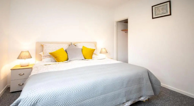 Коттедж Bright 3 Bedroom Townhouse Near City Centre
