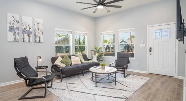 Коттедж с 4 комнатами Inviting 4br/2ba Near Downtown & Riverwalk