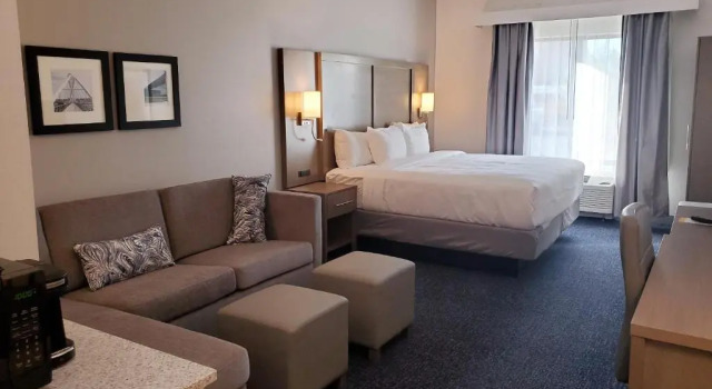 Люкс Comfort Suites Scottsdale Talking Stick Entertainment District