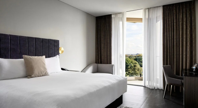 Двухместный номер Standard с балконом и с видом на город Crowne Plaza Sydney Burwood by IHG