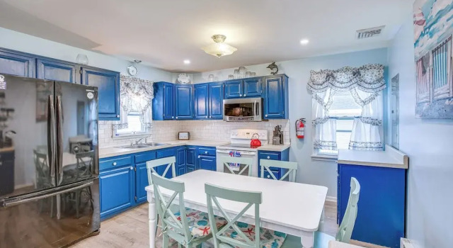 Коттедж Beach House w/ Private Pool in North Wildwood