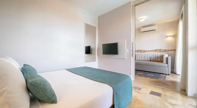 Номер Standard с балконом Beach Park Resort - Suites