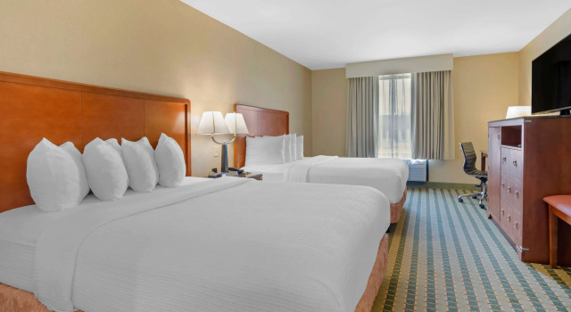 Четырёхместный номер Standard Best Western North Roanoke
