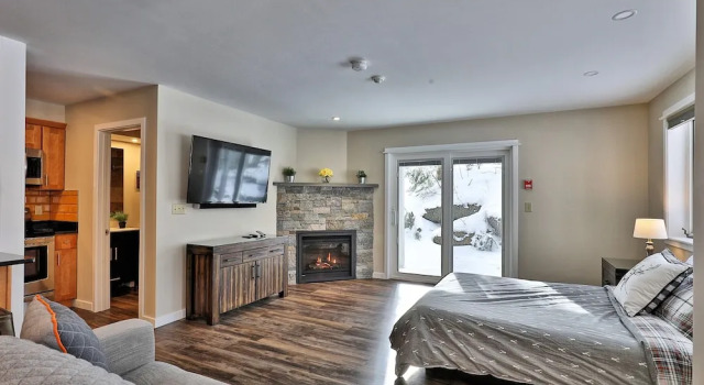 Sunny Days Suite at Killington! 3rm/Sleeps 10, Varaa Huoneisto Hotellit New England uima-altaalla, Uima-allas
