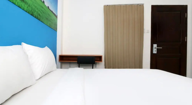 Номер Standard RedDoorz Plus Syariah at Polamas Andalas
