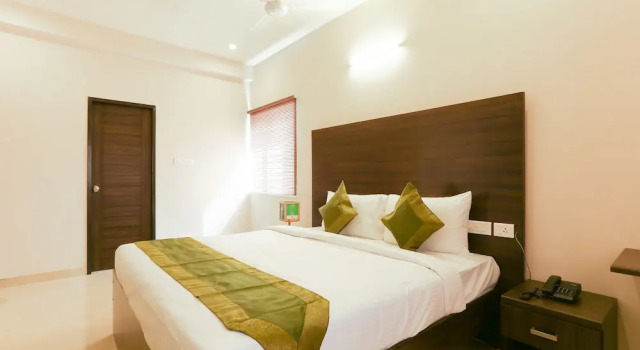 Номер Premium с балконом Treebo Hi Line Apartments Kalapatti