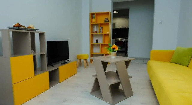 4 Colours, Book Apartment  