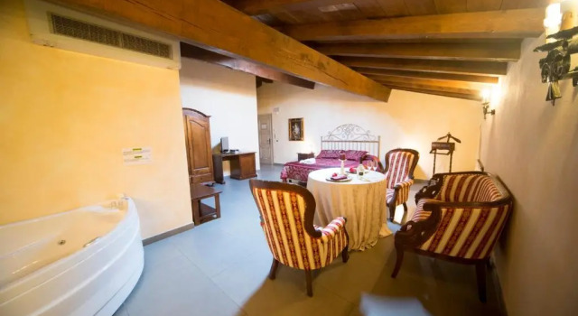 Люкс Hotel La Tavola Rotonda
