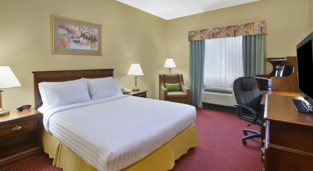 Двухместный номер Standard Holiday Inn Express Irwin-PA Turnpike Exit 67