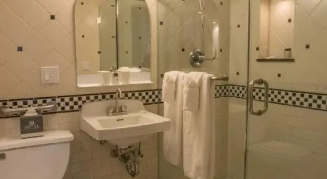 Четырёхместный номер Standard Hotel Scherman