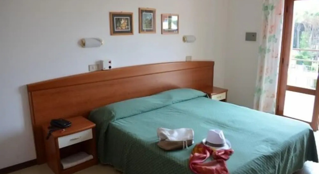 Трёхместный номер Standard с балконом Hotel Berna