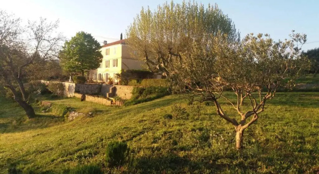 Коттедж Bastide au milieu des vignes et des oliviers Aups