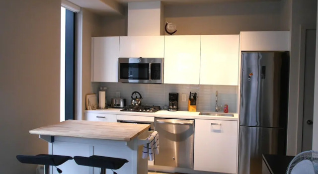 Amazing 1BR Unit in Popular, Varaa Hotelli Toronto 