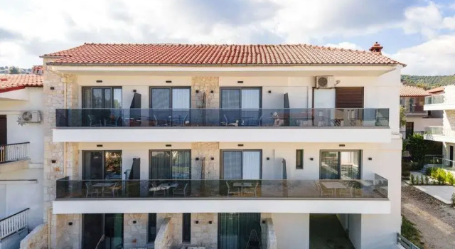 Amalthia Luxury Suites, Book Guesthouse Polykhrono 